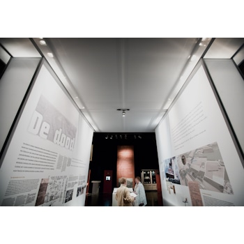 Embark on a journey through our thoughtfully designed museum exhibition, delving into the experiences of Chinese labourers during WW1. Design by Studio Königshausen for Flanders Fields Museum Ypres.